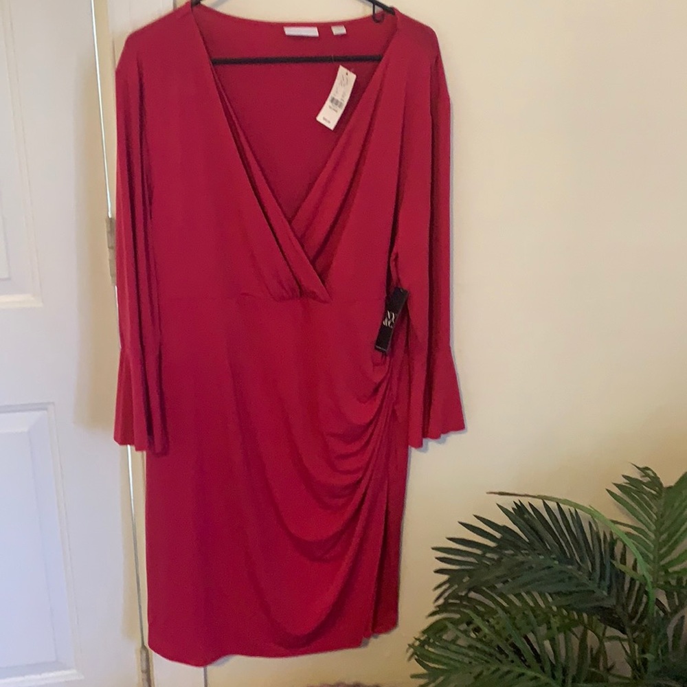 NWT. New York & Company size XXL fuchsia knee length dress.